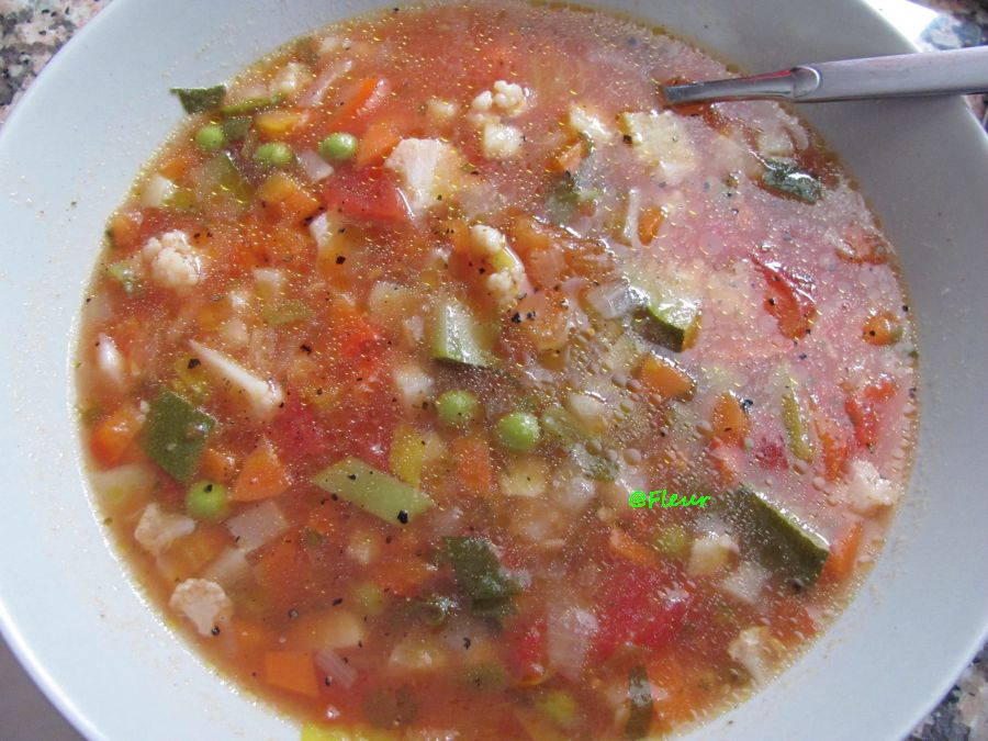 <!--:en-->Romanian vegetable sour soup<!--:--><!--:ro-->Ciorba de legume<!--:--><!--:nl-->Roemeense groenten zure soup<!--:-->