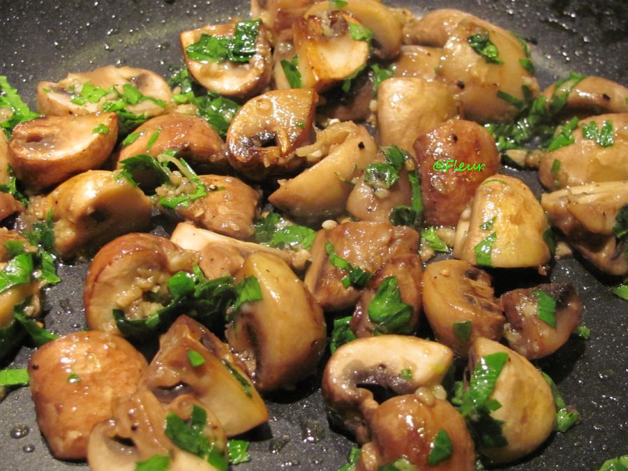 <!--:en-->Sauteed mushrooms<!--:--><!--:ro-->Ciuperci sote<!--:--><!--:nl-->Gebakken champignons<!--:--><!--:it-->Funghi saltati<!--:-->