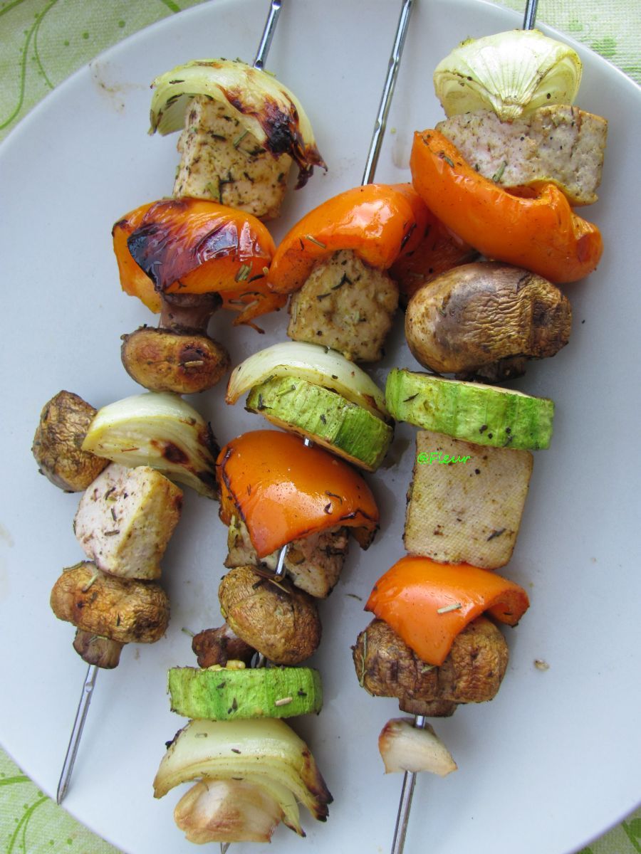 <!--:en-->Tofu skewers<!--:--><!--:ro-->Frigarui cu tofu <!--:--><!--:nl-->Tofu spiesjes<!--:-->