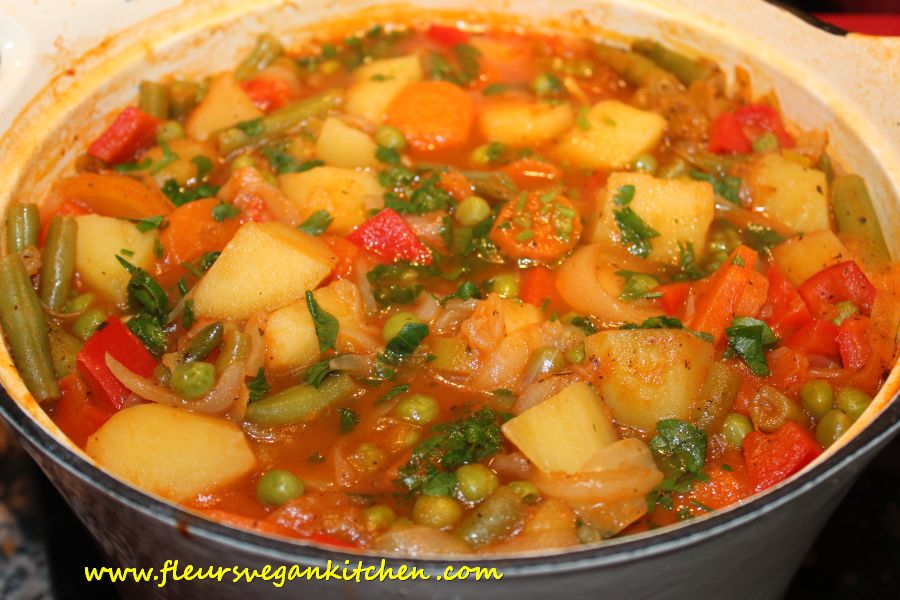 <!--:en-->Vegetable stew<!--:--><!--:ro-->Ghiveci de legume<!--:--><!--:nl-->Groentestoofpot<!--:-->