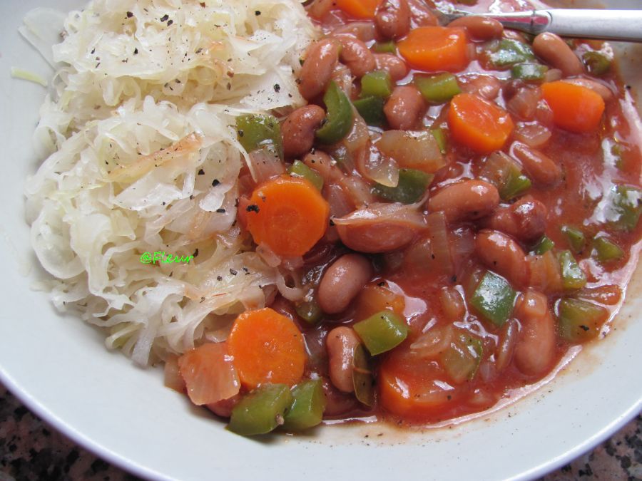 <!--:en-->Romanian beans stew<!--:--><!--:ro-->Iahnie de fasole<!--:--><!--:nl-->Roemeense bonenschotel<!--:--><!--:it-->Stufato di fagioli<!--:-->