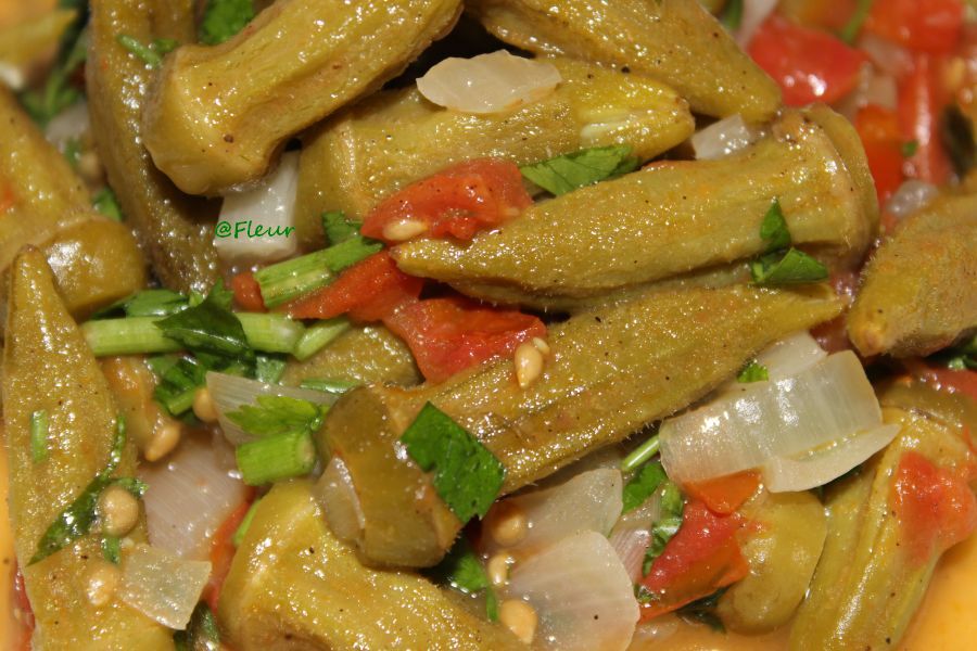 Okra in tomato sauce - fleursvegankitchen