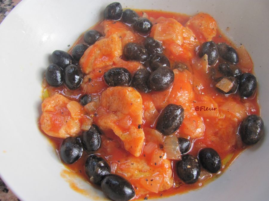 <!--:en-->Olives & seitan in tomato sauce <!--:--><!--:ro-->Mancare de masline cu seitan<!--:--><!--:nl-->Olijven en seitan schotel<!--:-->