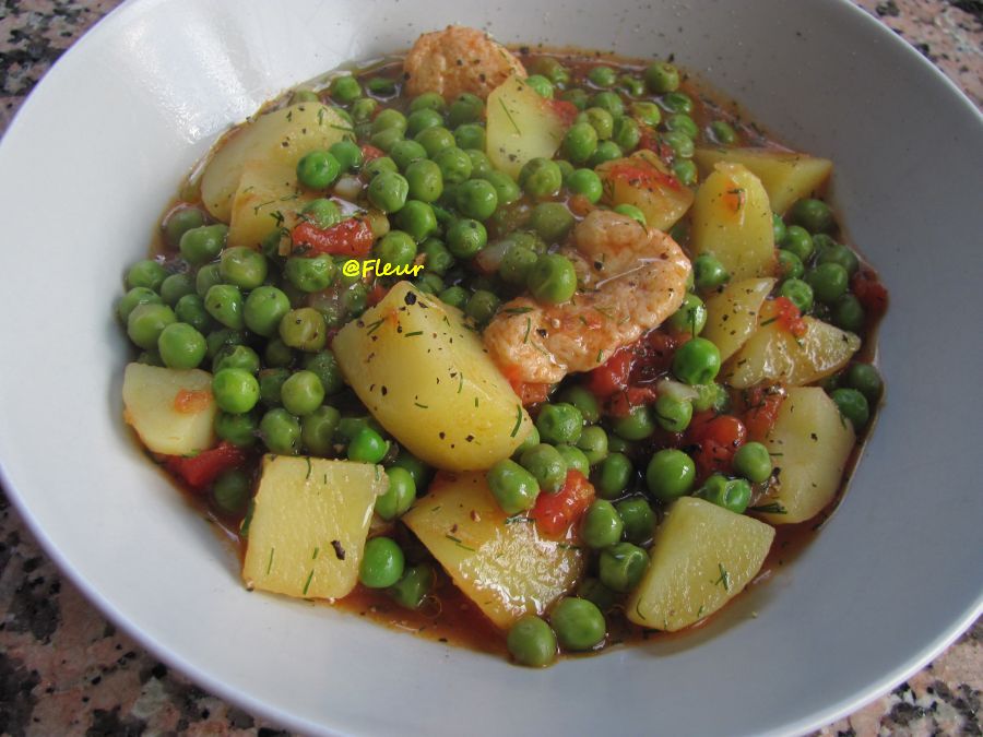 <!--:en-->Potatoes & peas in tomato sauce <!--:--><!--:ro-->Mancare de mazare cu cartofi<!--:--><!--:nl-->Aardappel-doperwtenschotel<!--:-->