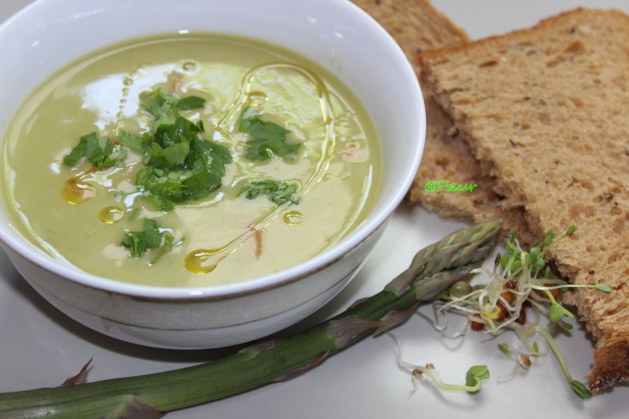 Vegan asparagus soup