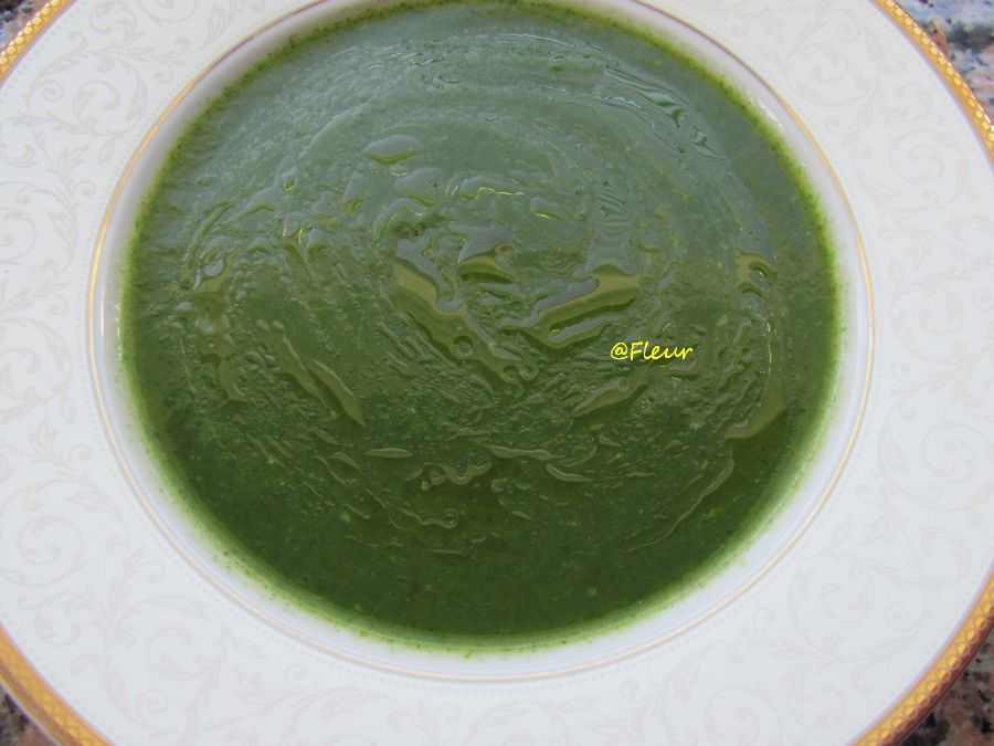 <!--:en-->Nettle soup<!--:--><!--:ro-->Supa de urzici<!--:--><!--:nl-->Brandnetels soep<!--:-->