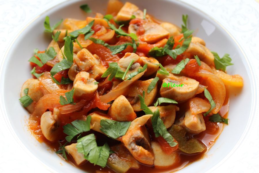 <!--:en-->Mushroom stew<!--:--><!--:ro-->Tocanita de ciuperci<!--:--><!--:nl-->Champignons stoofpot<!--:-->