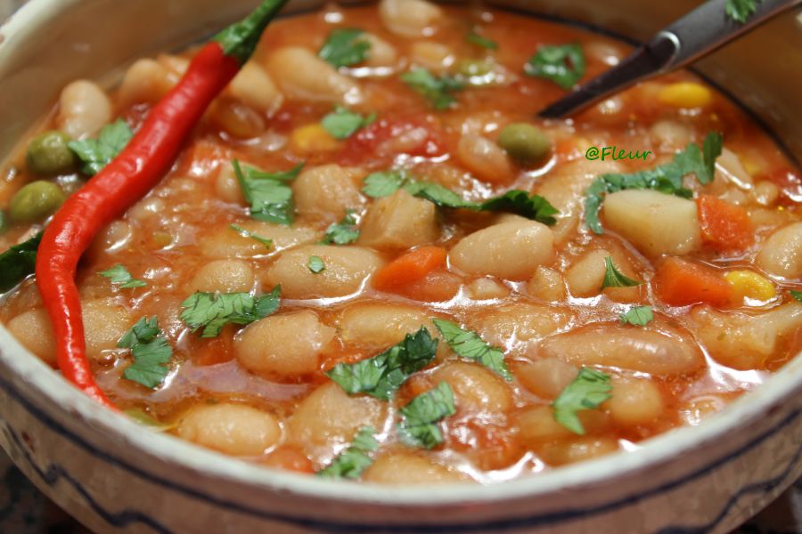 <!--:en-->Bean soup<!--:--><!--:ro-->Ciorba de fasole boabe<!--:--><!--:nl-->Bonensoup<!--:--><!--:it-->Zuppa di fagioli<!--:-->