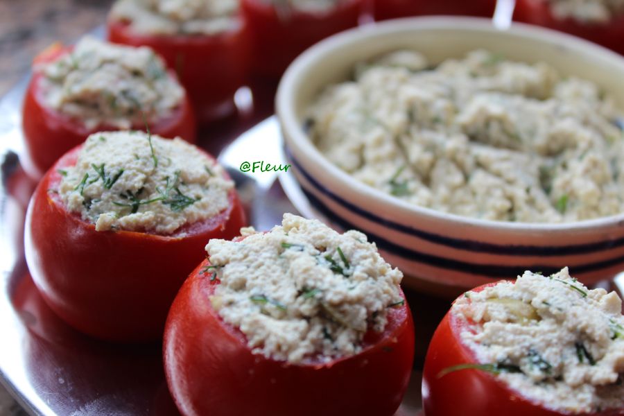 <!--:en-->Tomatoes stuffed with tofu cream<!--:--><!--:ro-->Rosii umplute cu crema de tofu<!--:--><!--:nl-->Tomaten gevuld met tofu creme<!--:-->