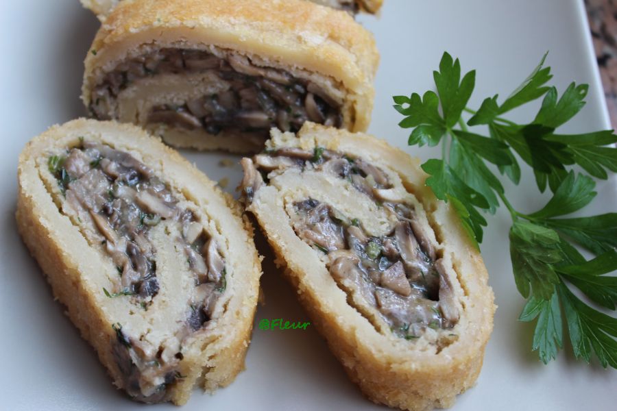 <!--:en-->Mushroom roulade<!--:--><!--:ro-->Rulada de ciuperci<!--:--><!--:nl-->Champignons roulade<!--:-->