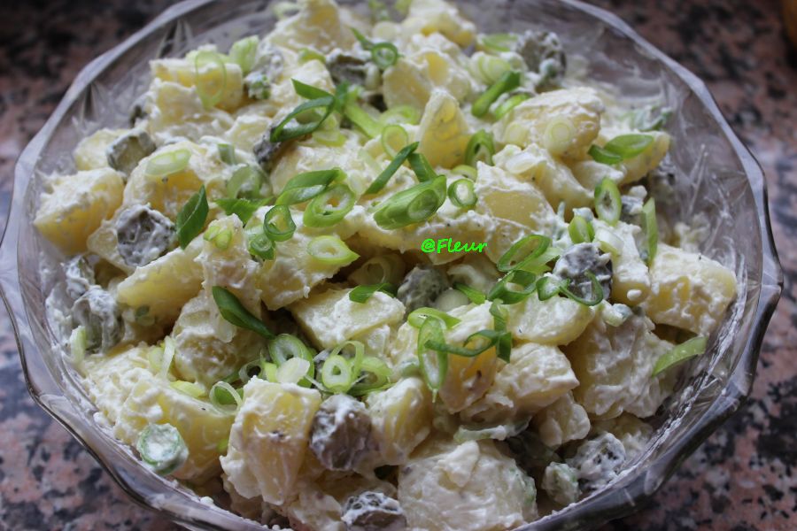 <!--:en-->Potato salad<!--:--><!--:ro-->Salata de cartofi cu maioneza vegana<!--:--><!--:nl-->Aardappelsalade<!--:-->