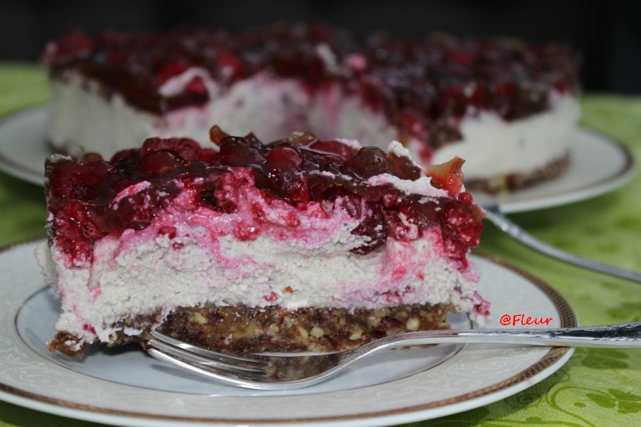 <!--:en-->Raspberry & cranberry cake<!--:--><!--:ro-->Tort de zmeura si merisoare<!--:--><!--:nl-->Framboos & cranberry taart<!--:--><!--:it-->Torta di lamponi e mirtilli<!--:-->