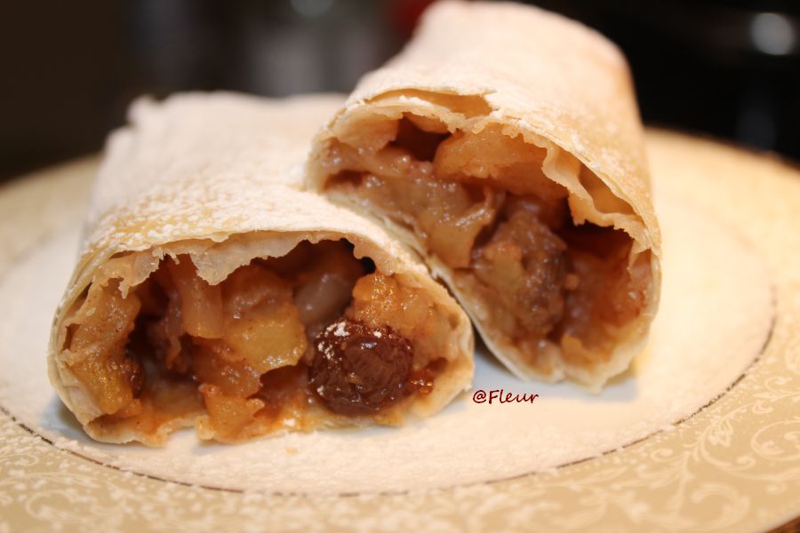 <!--:en-->Apple strudel<!--:--><!--:ro-->Strudel cu mere<!--:--><!--:nl-->Apfelstrudel<!--:-->