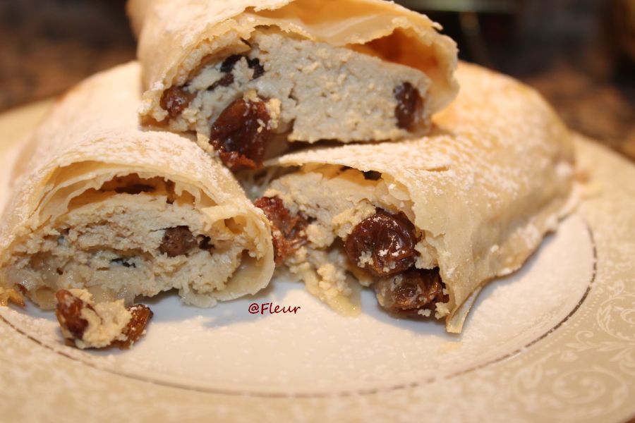 <!--:en-->Tofu strudel<!--:--><!--:ro-->Strudel cu tofu si stafide<!--:--><!--:nl-->Tofustrudel<!--:-->