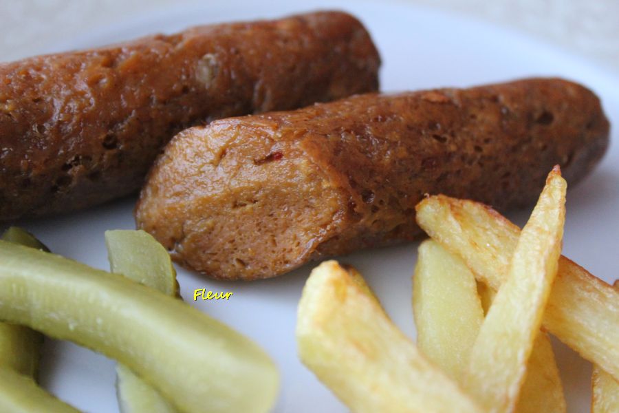 <!--:en-->Seitan sausages<!--:--><!--:ro-->Carnati din seitan<!--:--><!--:nl-->Seitan worst<!--:--><!--:it-->Salsicce di seitan<!--:-->