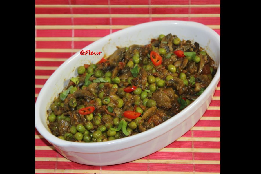 <!--:en-->Mushrooms – peas curry<!--:--><!--:ro-->Curry de ciuperci si mazare<!--:--><!--:nl-->Champignons – erwten curry<!--:-->