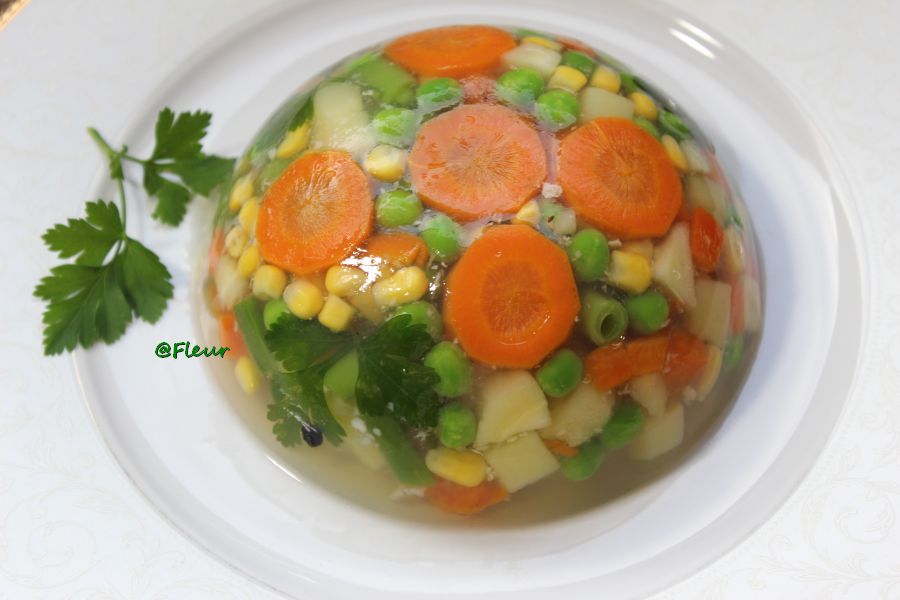 <!--:en-->Vegetables aspic<!--:--><!--:ro-->Piftie vegana<!--:--><!--:nl-->Groenten aspic<!--:--><!--:it-->Aspic di verdure<!--:-->