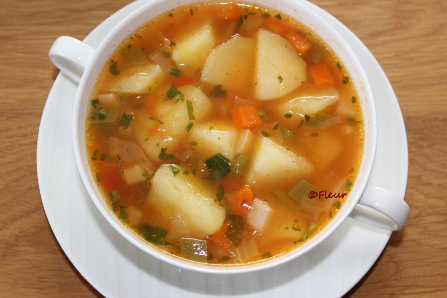 <!--:en-->Potatoes sour soup<!--:--><!--:ro-->Ciorba de cartofi<!--:--><!--:nl-->Aardappelen zure soep<!--:--><!--:it-->Zuppa acida di patate<!--:-->