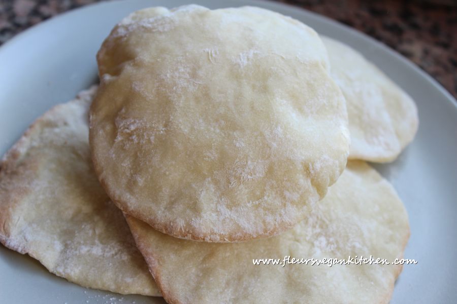 <!--:en-->Pita bread<!--:--><!--:ro-->Painici pita<!--:--><!--:nl-->Pita broodjes<!--:-->