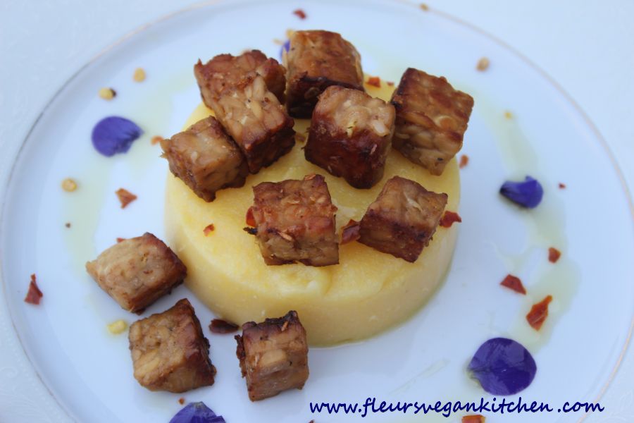 <!--:en-->Tempeh with polenta<!--:--><!--:ro-->Tempeh cu mamaliguta<!--:--><!--:nl-->Tempeh met polenta<!--:--><!--:it-->Tempeh con polenta<!--:-->