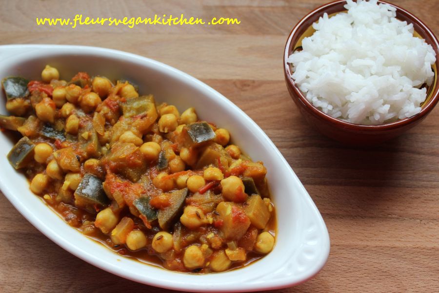 <!--:en-->Eggplant and chickpea Curry<!--:--><!--:ro-->Curry de vinete si naut<!--:--><!--:nl-->Aubergine en kikkererwten curry<!--:-->