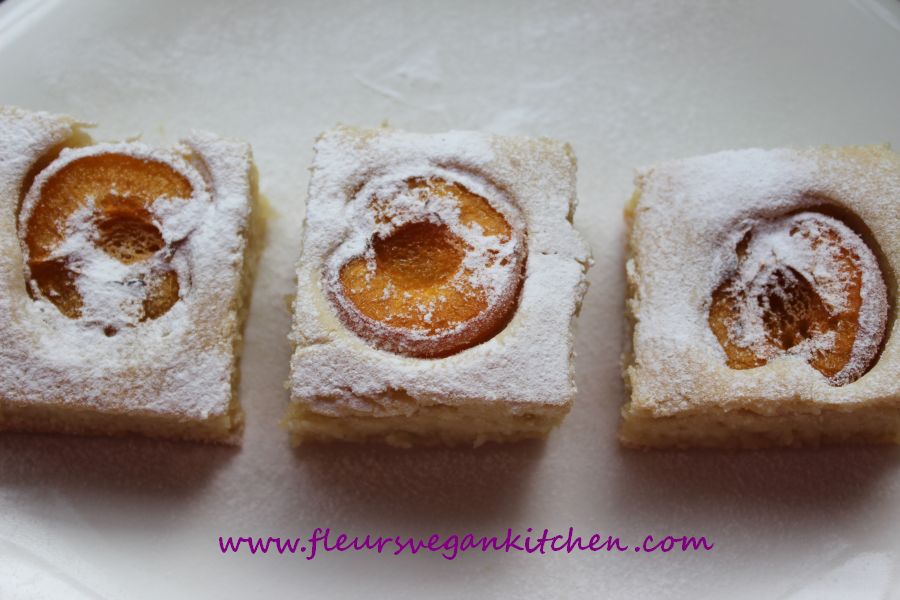 <!--:en-->Apricot cake<!--:--><!--:ro-->Tarta cu caise<!--:--><!--:nl-->Abrikozen cake<!--:-->