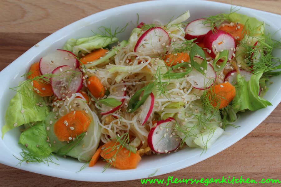 <!--:en-->Rice noodles salad<!--:--><!--:ro-->Salata de taietei din orez<!--:--><!--:nl-->Rijst noodles salade<!--:--><!--:it-->Insalata di spaghetti di riso<!--:-->