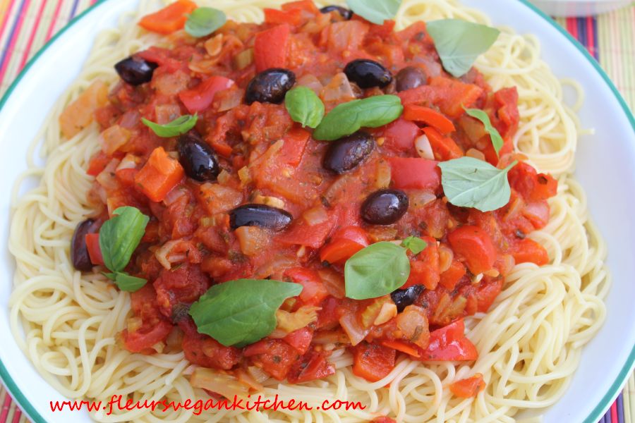 <!--:en-->Spaghetti with tomato sauce<!--:--><!--:ro-->Spaghete cu sos de rosii<!--:--><!--:nl-->Speaghetti with tomatensaus<!--:-->