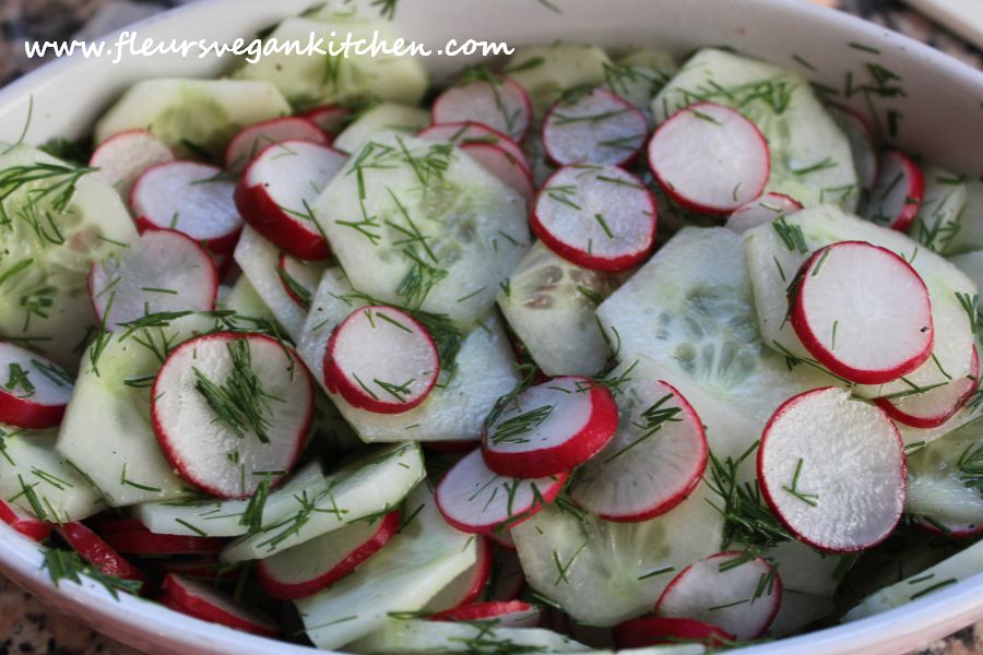 <!--:en-->Cucumber – radish salad<!--:--><!--:ro-->Salata de castraveti si ridichi<!--:--><!--:nl-->Komkommer – radijs salade<!--:-->