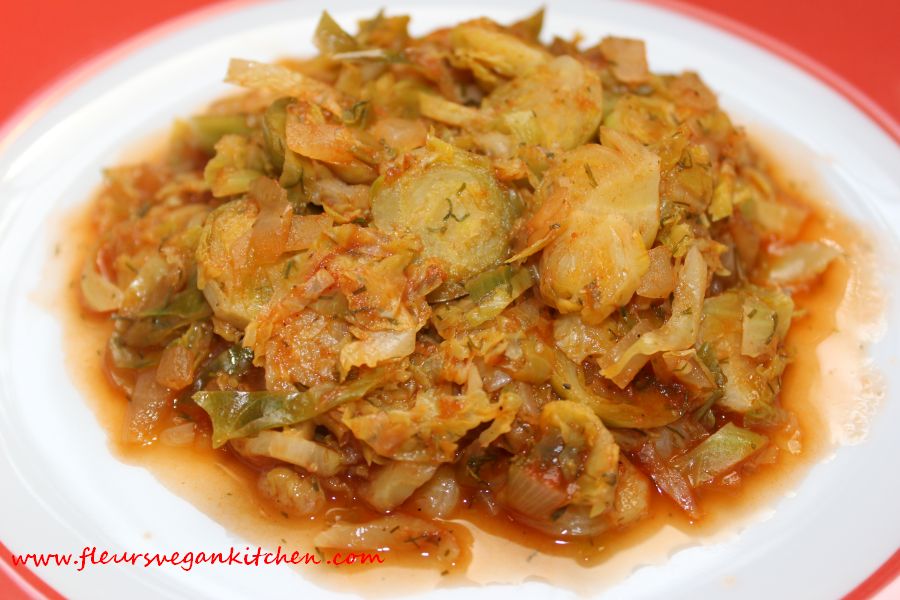 Brussels sprouts in tomato sauce - fleursvegankitchen