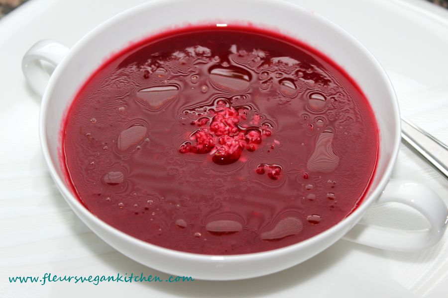 <!--:en-->Creamy beetroot soup<!--:--><!--:ro-->Supa crema de sfecla<!--:--><!--:nl-->Rode bietensoep<!--:--><!--:it-->Zuppa cremosa di rape rosse<!--:-->