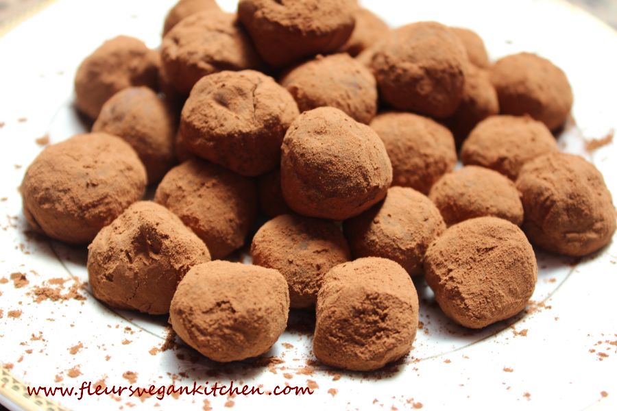 <!--:en-->Chocolate truffels<!--:--><!--:ro-->Trufe de ciocolata<!--:--><!--:nl-->Chocolade truffels<!--:--><!--:it-->Tartufi al cioccolato<!--:-->