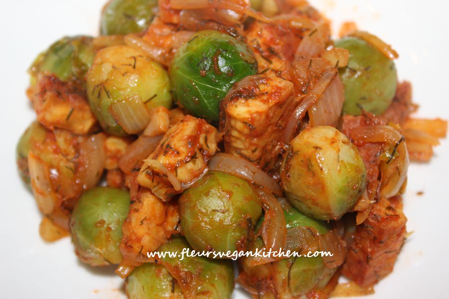 <!--:en-->Brussels sprouts and tempeh in tomato sauce<!--:--><!--:ro-->Varza de bruxelles cu tempeh in sos de rosii<!--:--><!--:nl-->Spruitjes en tempeh in tomatensaus <!--:--><!--:it-->Cavolini di Bruxelles e tempeh in salsa di pomodoro<!--:-->