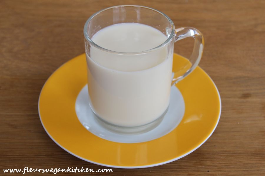 <!--:en-->Soy milk <!--:--><!--:ro-->Lapte de soia <!--:--><!--:nl-->Soja melk<!--:--><!--:it-->Latte di soia<!--:-->