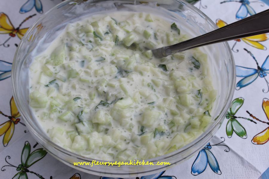 <!--:en-->Cucumber and mint raita<!--:--><!--:ro-->Raita cu castravete si menta<!--:--><!--:nl-->Komkommer en mint raita<!--:--><!--:it-->Raita <!--:-->